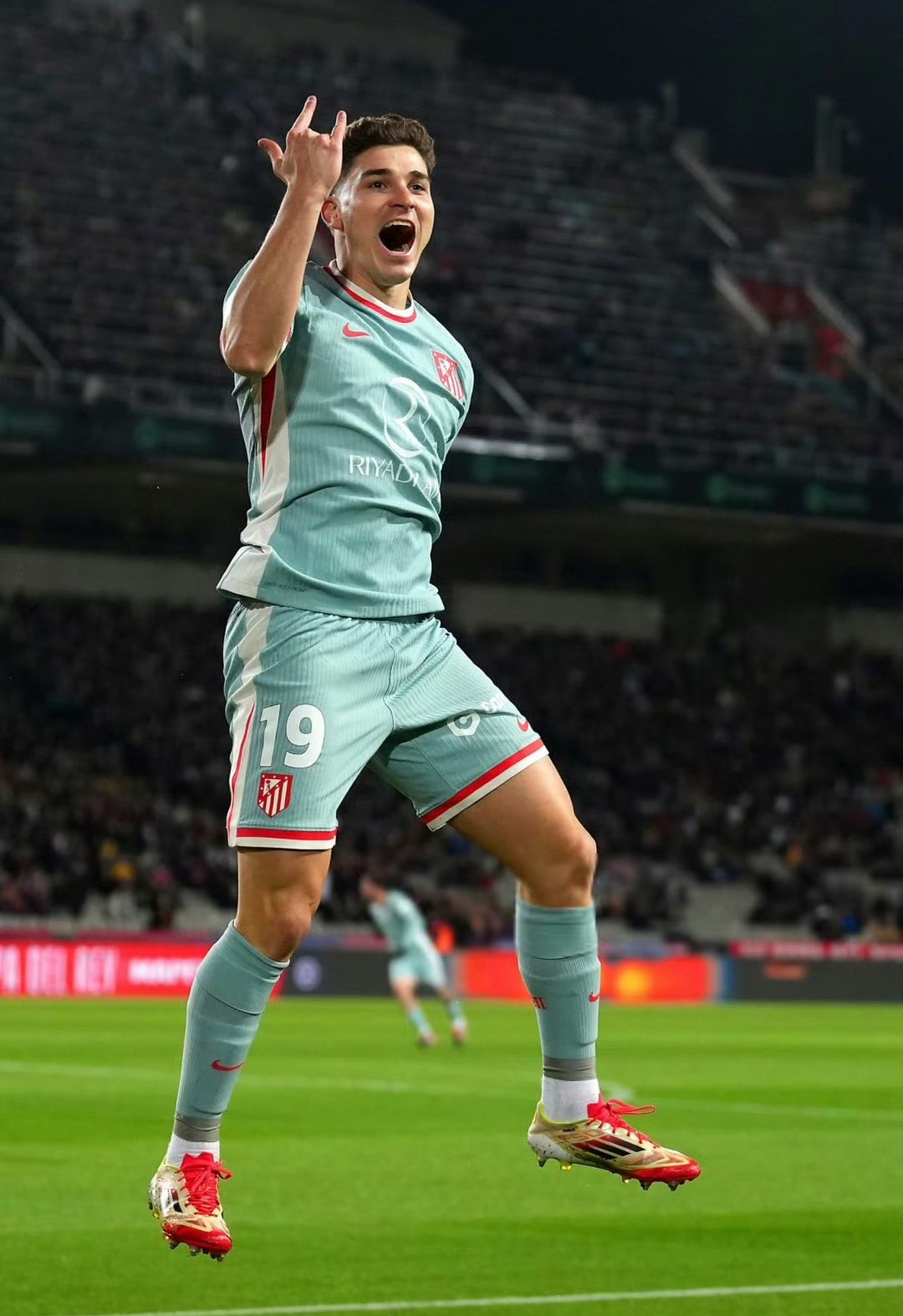 墨西哥碾压塞维利亚，阿尔瓦雷斯惊艳世界的简单介绍