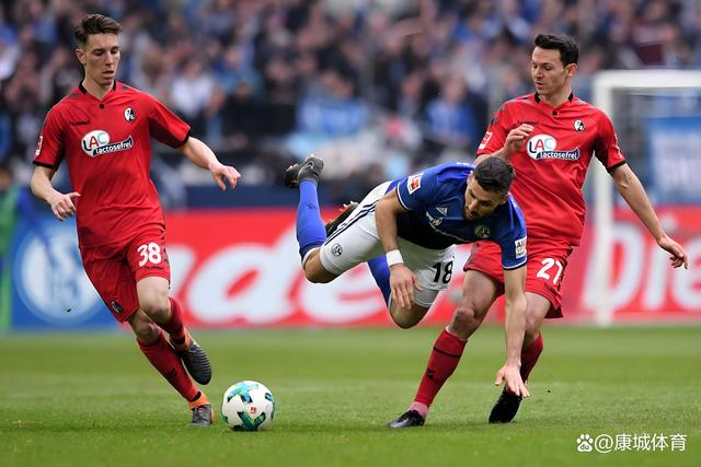 PG游戏APP-弗赖堡主帅调整战术获成功，球队迎来转机的简单介绍