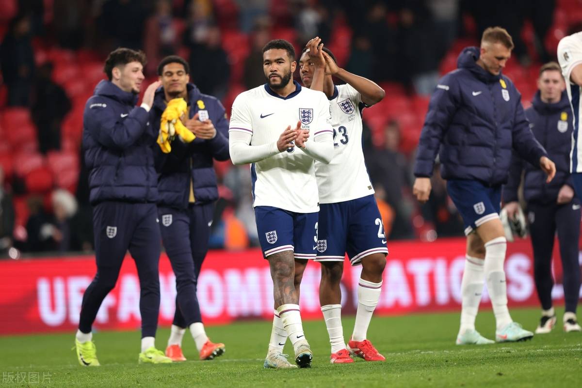 包含伤愈复出球员抢眼表现回馈球迷的词条