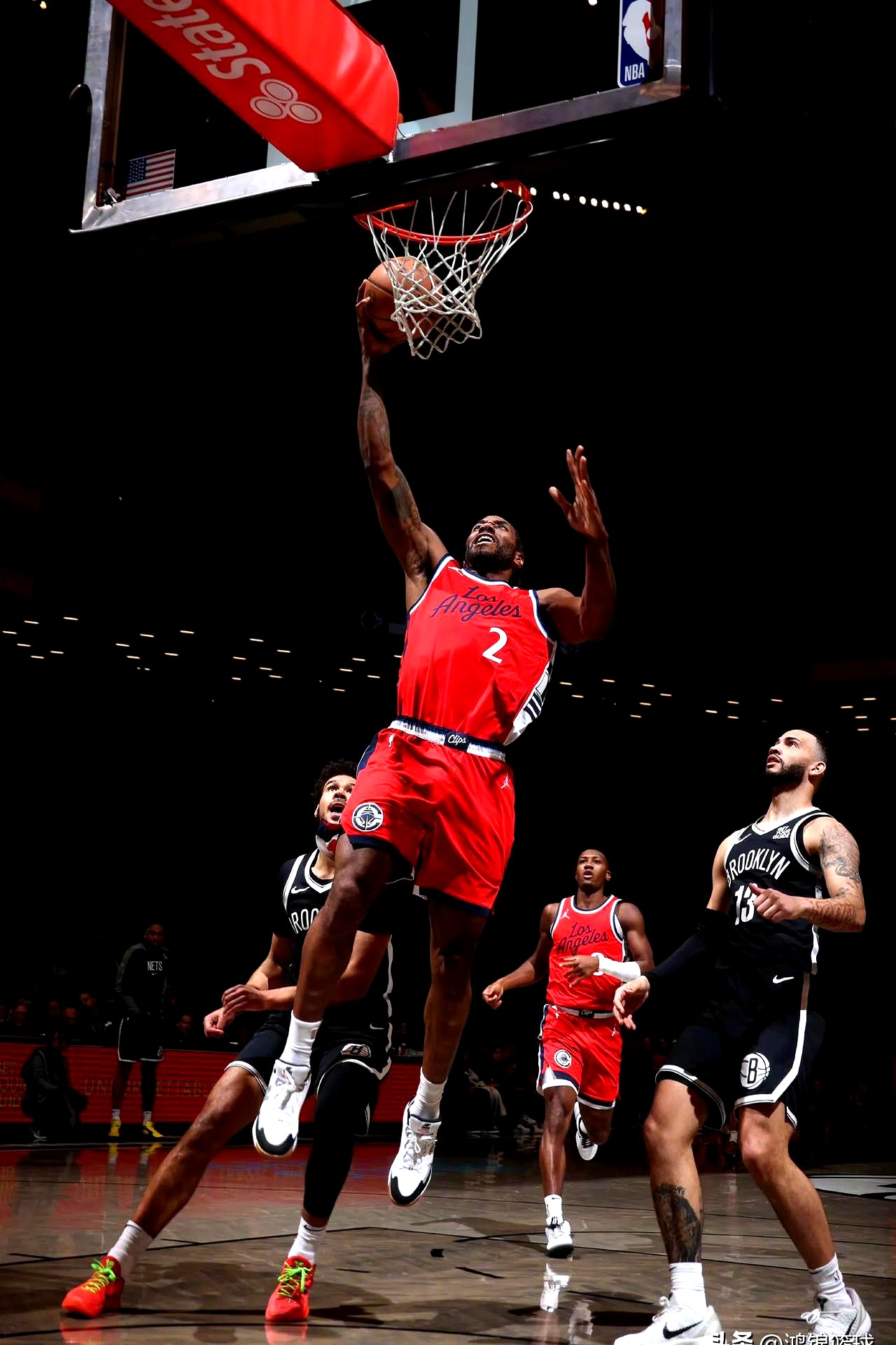 快船客场击败对手，表现引发关注