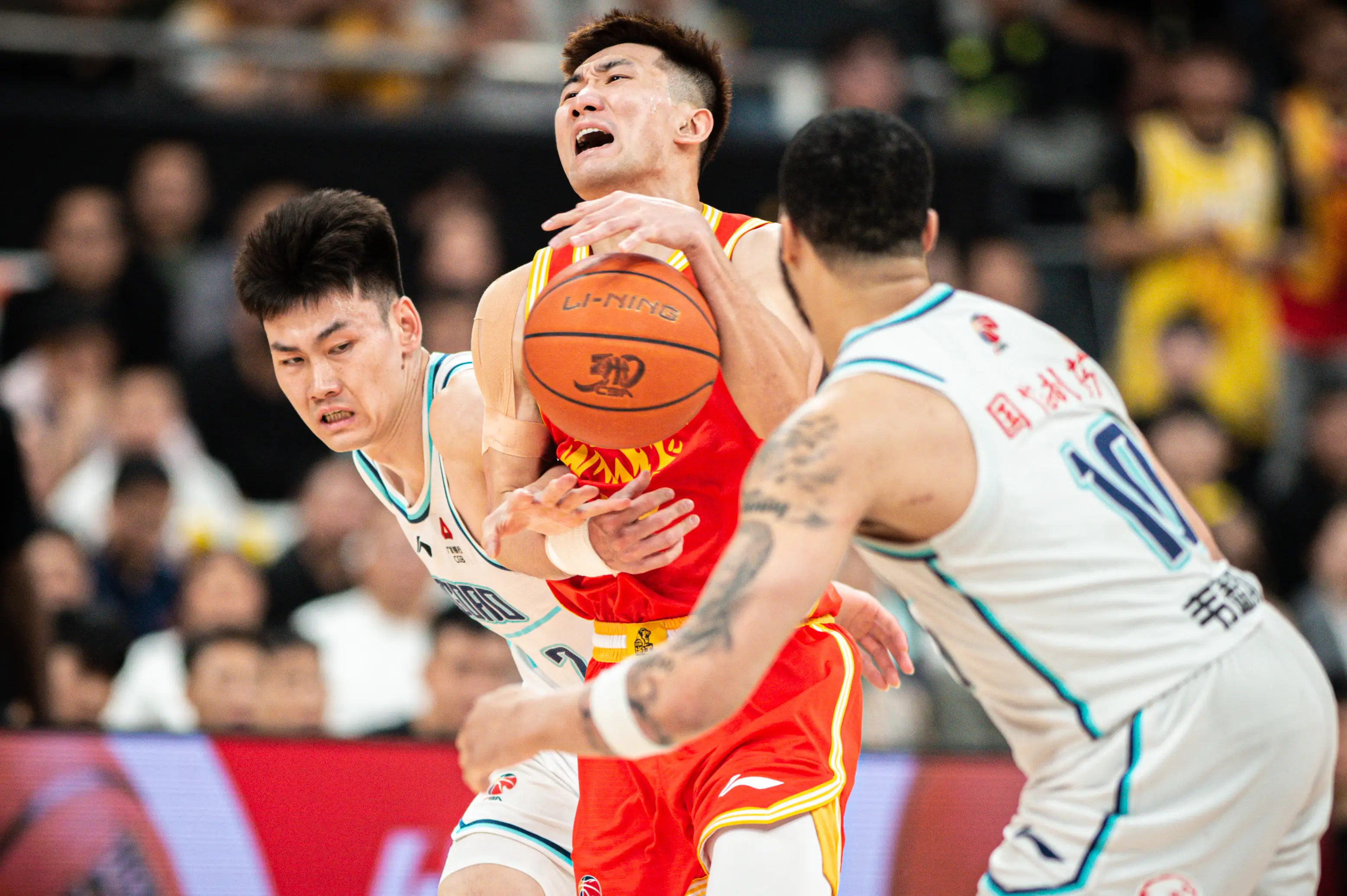 包含篮球比赛中一支实力不容小觑的球队成功逆袭的词条