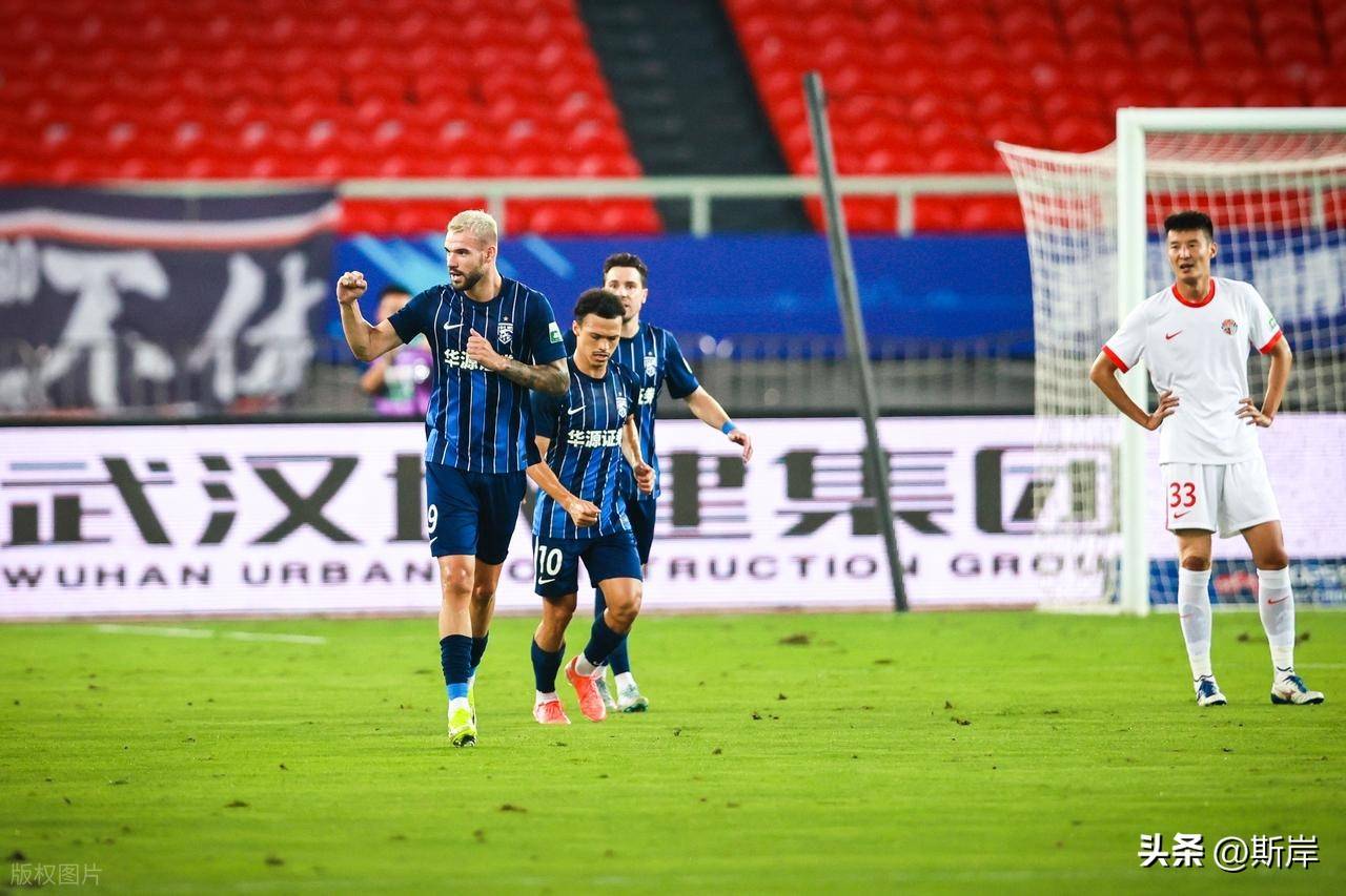 PG电子娱乐-青岛队主场失利，球员表现低迷，教练组紧急研究战术的简单介绍