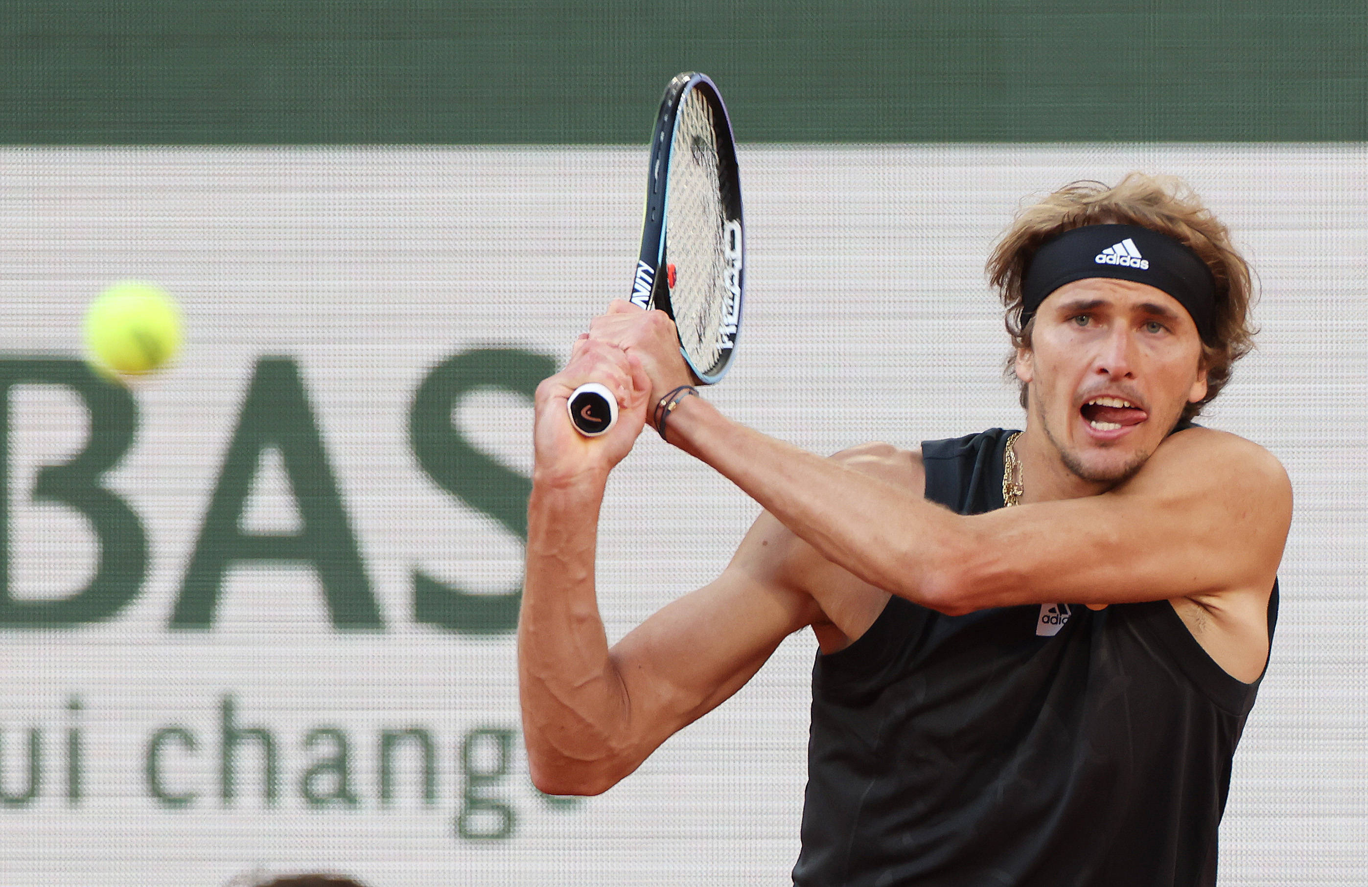 包含法网轻取澳网，兹维列夫高光表现的词条