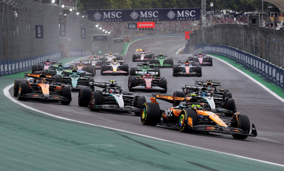 阿斯顿马丁翻盘红牛车队，皮亚斯特里点燃赛场的简单介绍