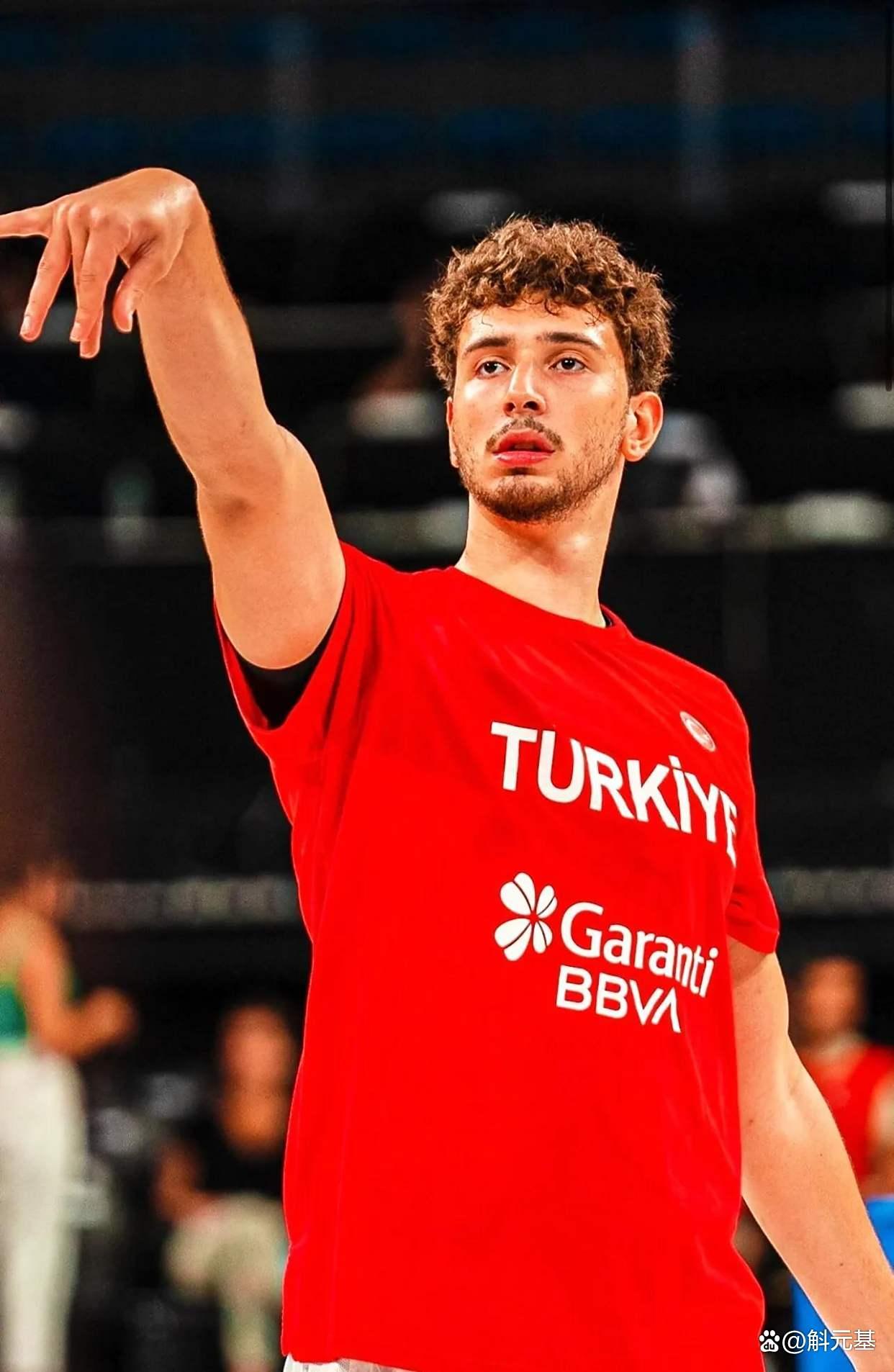 土耳其男篮力克湖人，瓦兰丘纳斯三分雨点燃全场的简单介绍