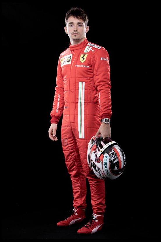 PG平台-包含雷诺车队鏖战迈凯伦，佩雷兹状态火热的词条