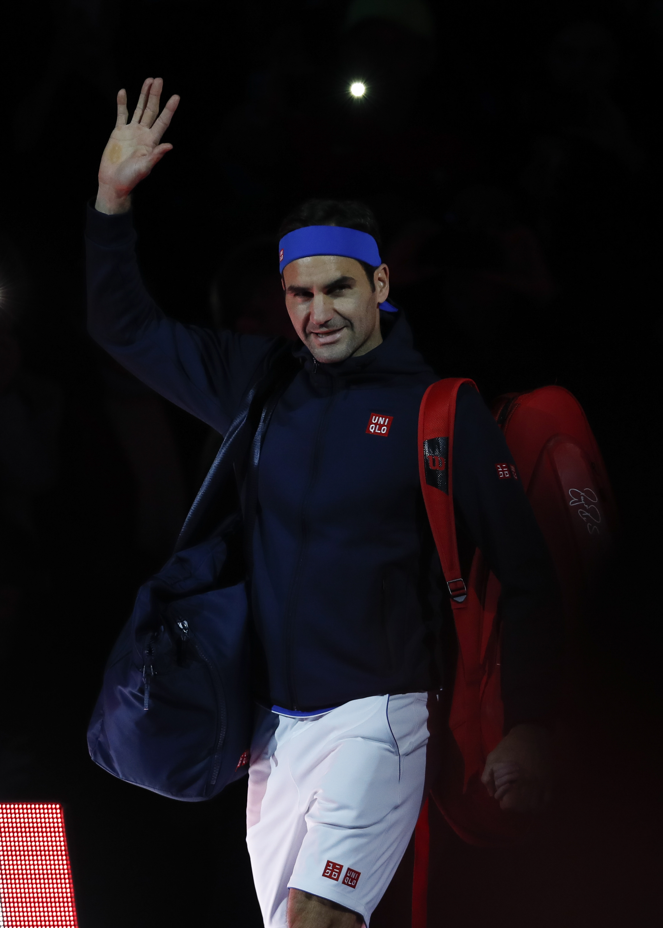 包含英国网球队逆转德国网球队，费德勒打破历史纪录的词条