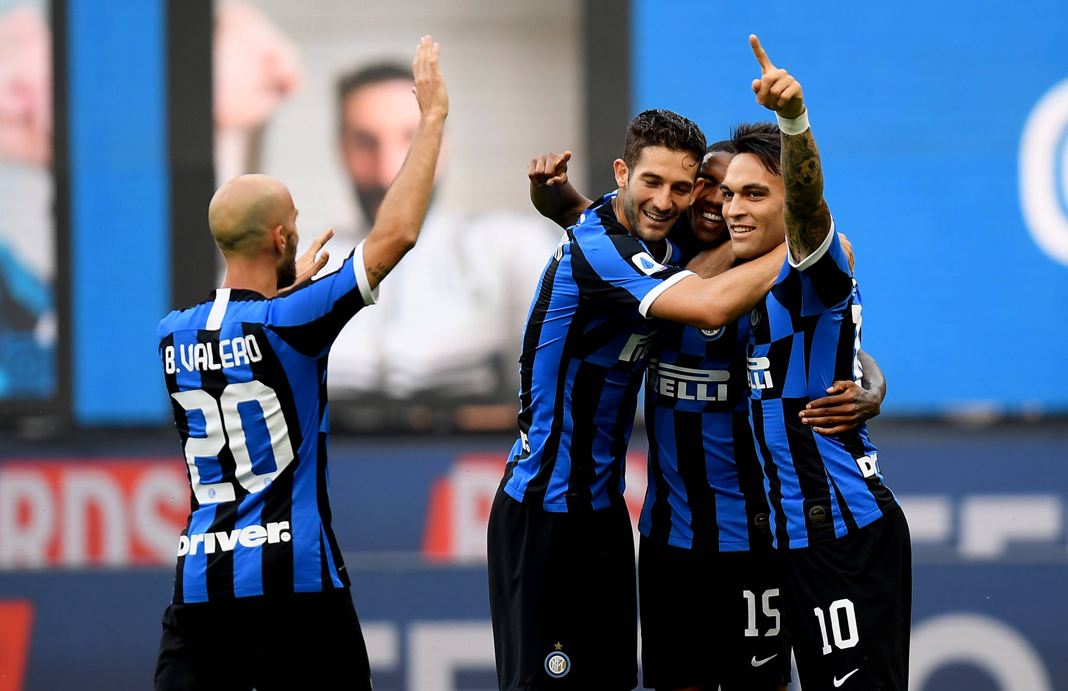 关于巴塞罗那主场胜斯拉维亚布拉格，晋级欧冠的信息