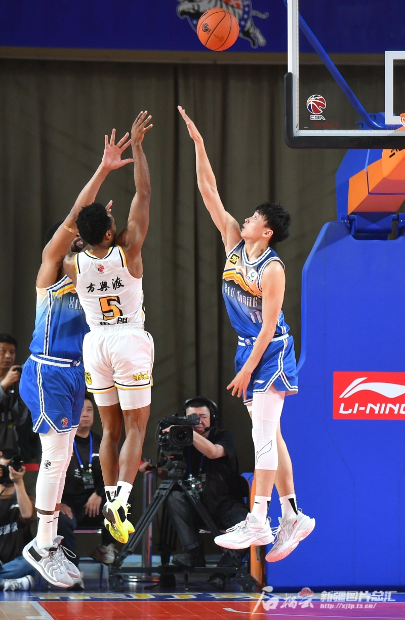 新疆男篮主场压制江苏获得胜利