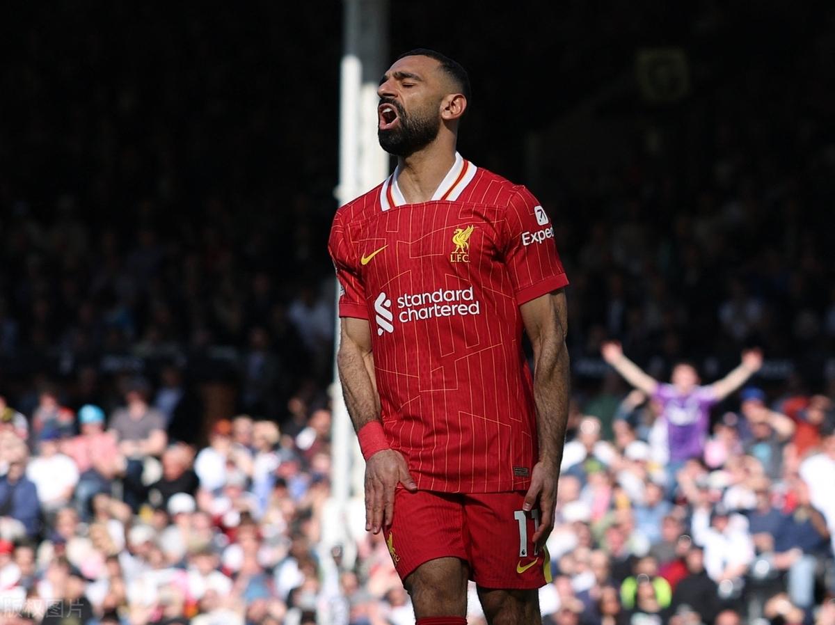 关于利物浦客场告捷，曼城曼联追赶越发激烈的信息