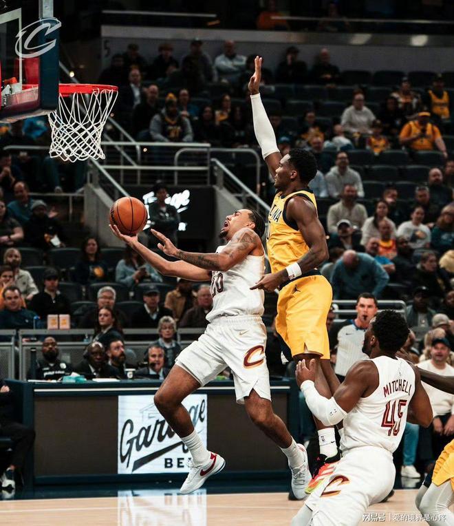 步行者鏖战湖人，米切尔状态火热的简单介绍