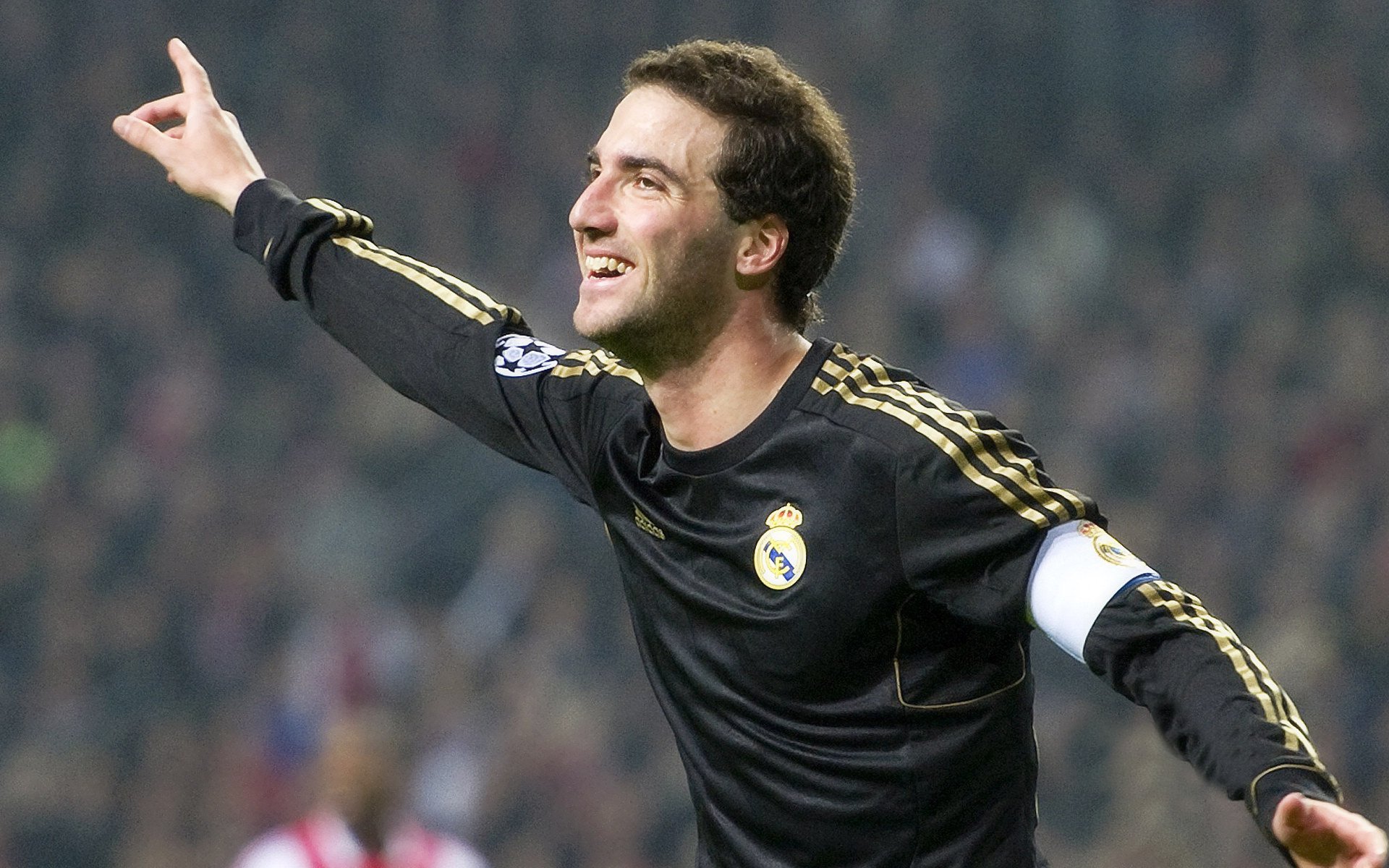 PG电子APP链接-勒克莱尔统治全场，阿斯顿马丁逆袭红牛二队，一场颠覆预期的赛道革命