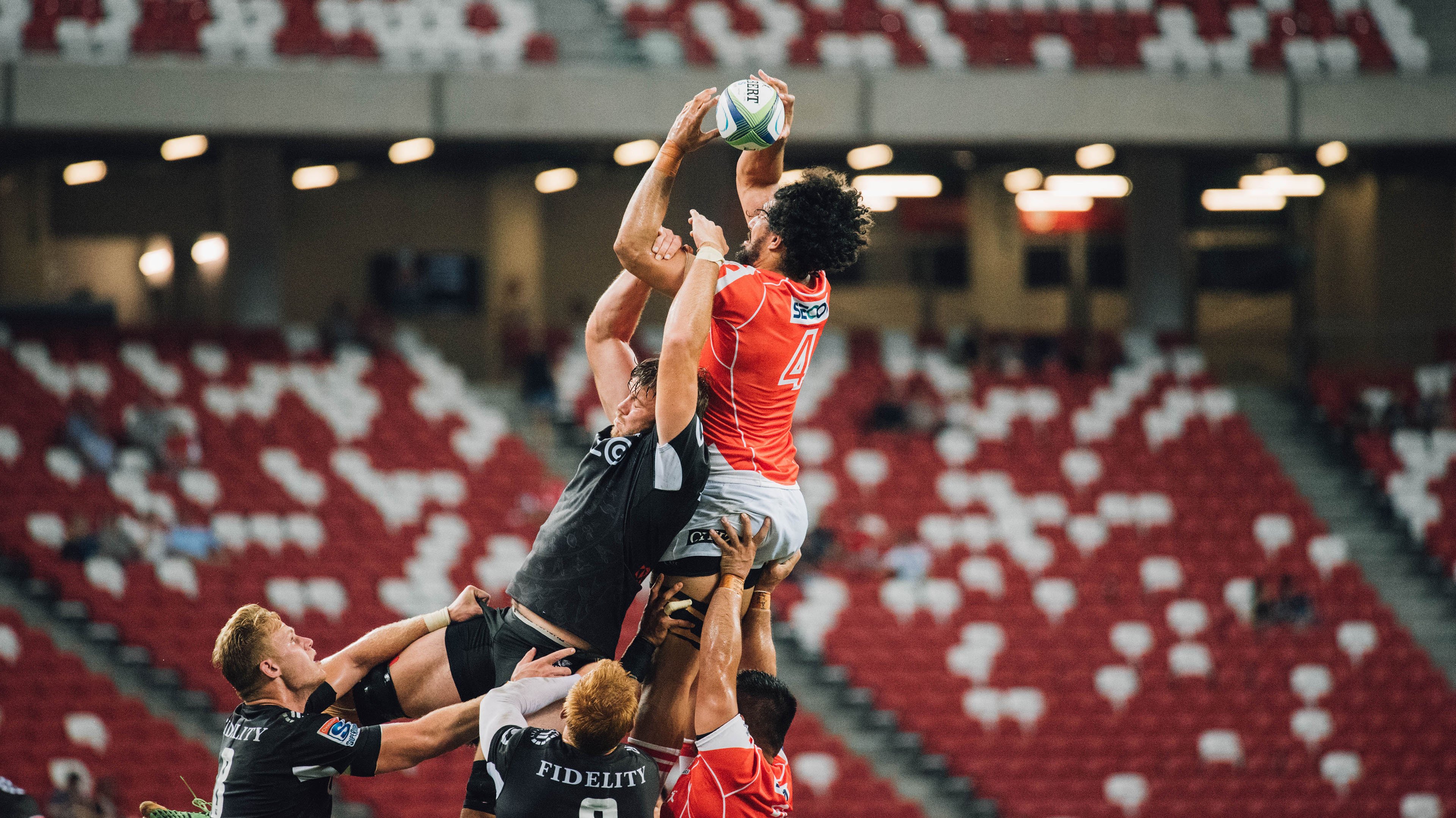 当奇才东契奇遇上广东队,一记关键球如何跨越篮球世界的次元壁?